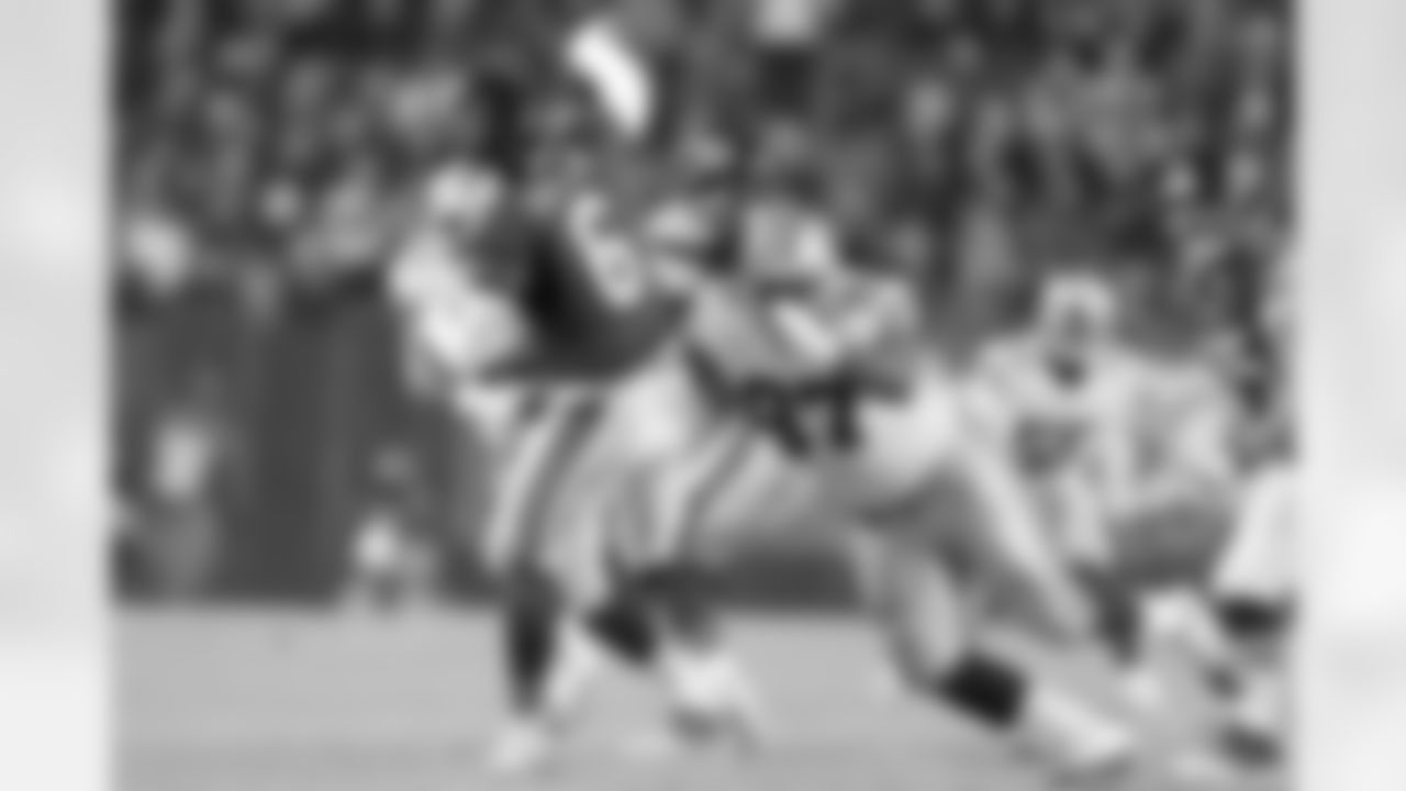 mcclain_sack_20141204_dal_chi_quickies116.jpg