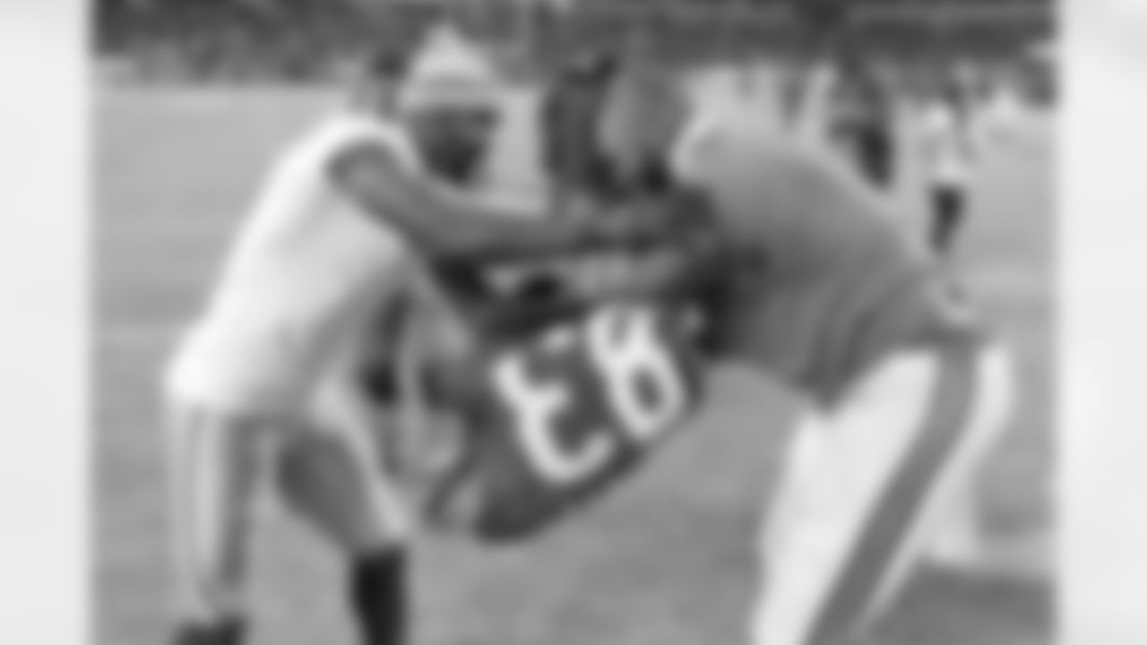 bennett_dez_20141204_dal_chi_quickies346.jpg