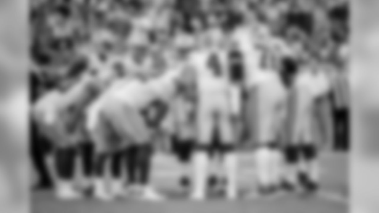 o-20170917_dal_huddle_selects_jj44694.jpg