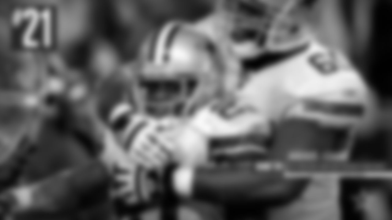 21. Julius Jones (2004) – The fact he played eight games moved him down the list. The fact he rushed for 818 yards with three games of 150 yards or more in half-a-season is the reason he made it. Jones had a night to remember in Seattle, rushing for 198 yards and three touchdowns.