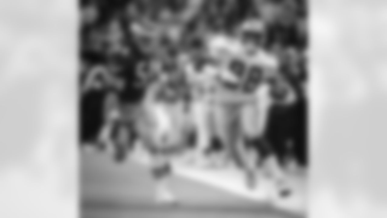 FOOTBALL, DALLAS COWBOYS, PHILADELPHIA EAGLES, WIDE RECEIVER, ACTION