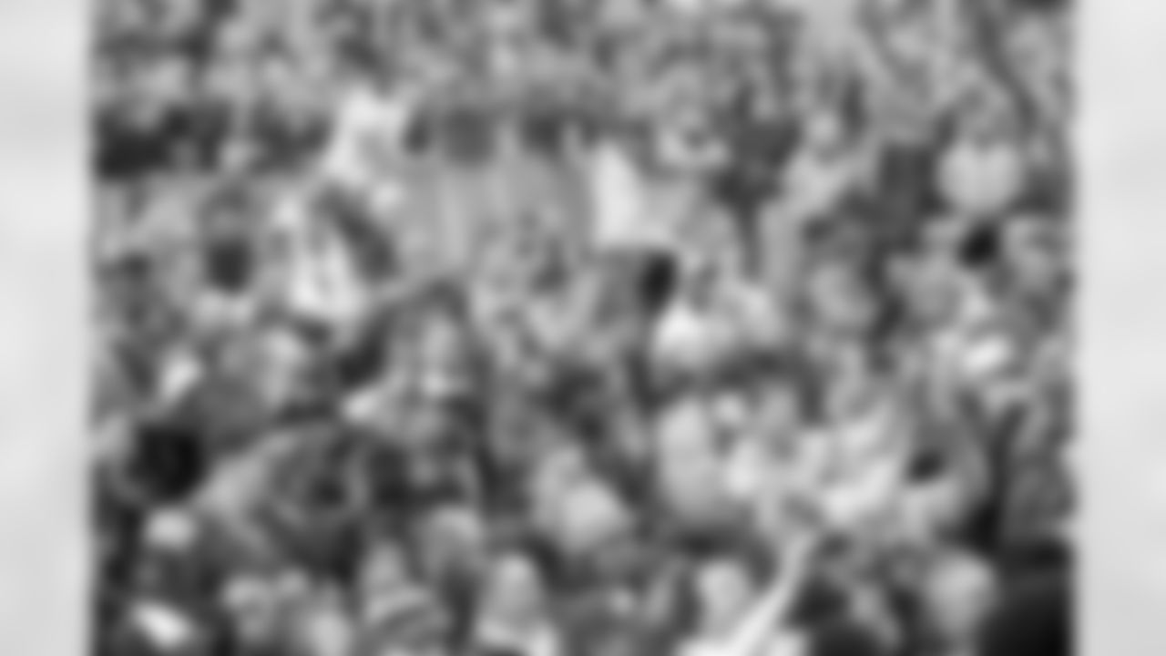 london_fans_dal_fan_fest_quickies27_1.jpg