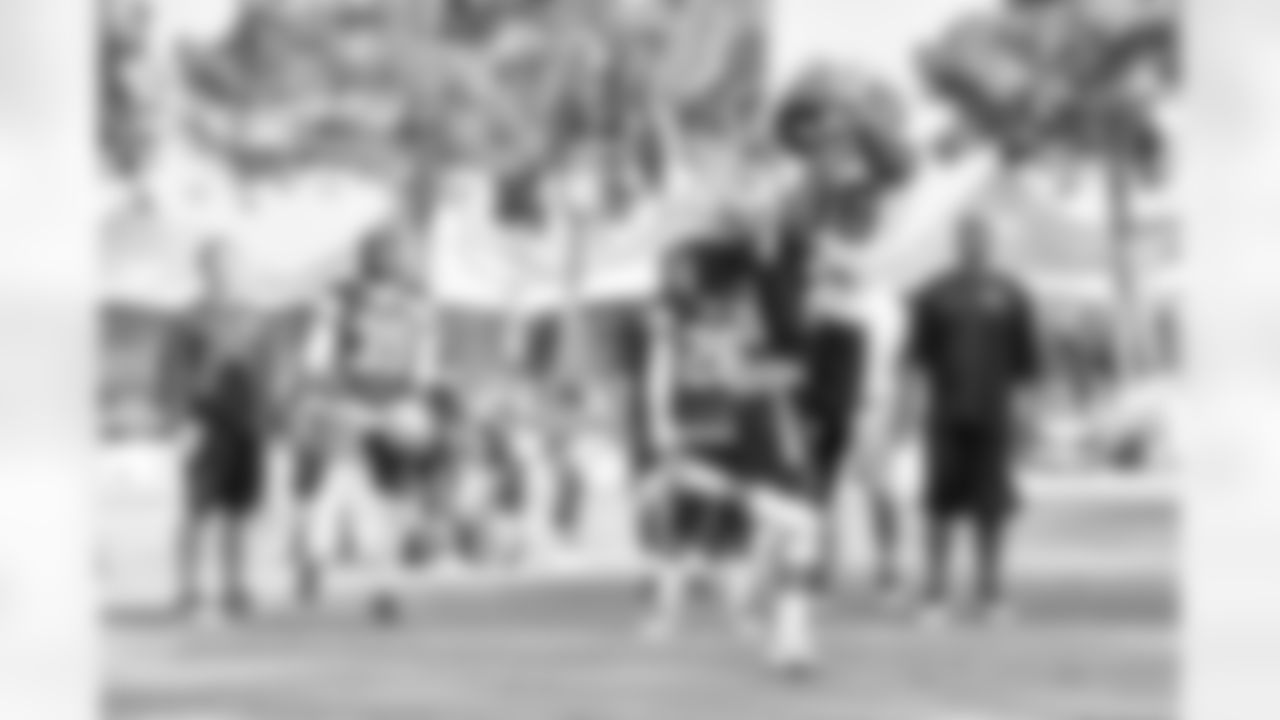 08-20-2015
Oxnard, California
Training Camp