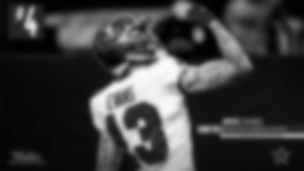 4. Mike Evans
Evans had another spectacular season for the Bucs in 2021, to the surprise of nobody. Since entering the league in 2014, Evans has been one of the most productive players in the NFL with eight consecutive 1,000-yard seasons. He was just over that mark last year, picking up 14 touchdowns on 74 catches. Expect nothing less from the Galveston, Tx. native in 2022.