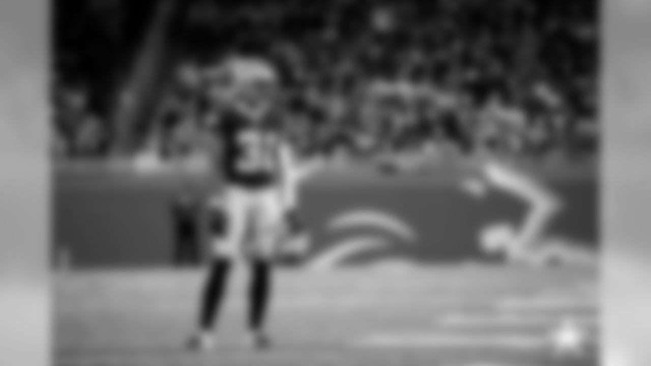 20191117_DAL_Byron Jones_Selects_JJ128227