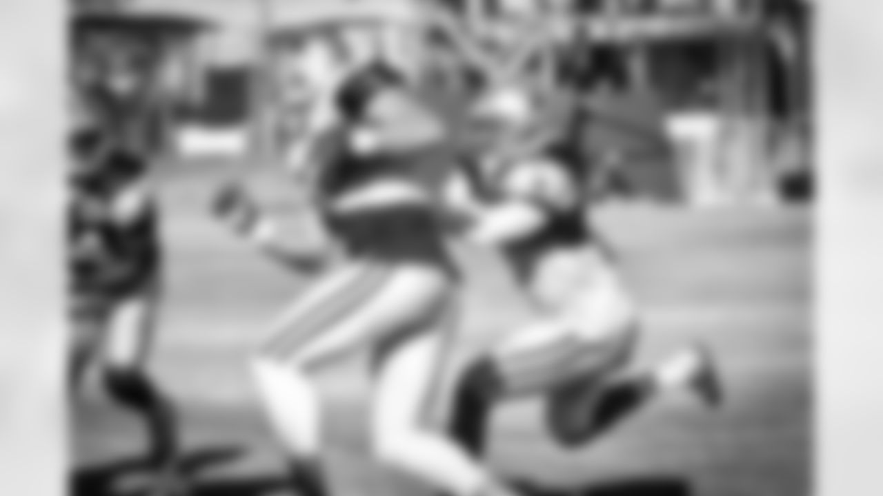 08012015_training_camp_afternoon_witten_jj515.jpg