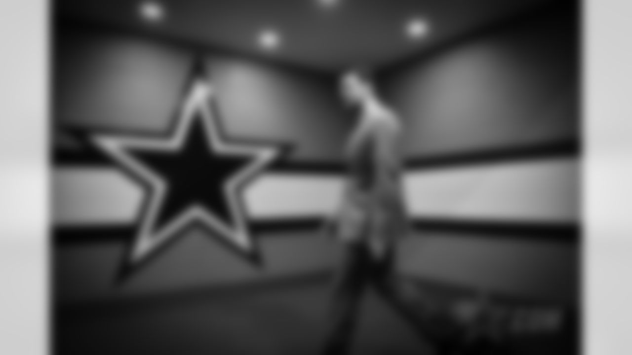 20170115_dal_tony_romo_selects_jj27390.jpg