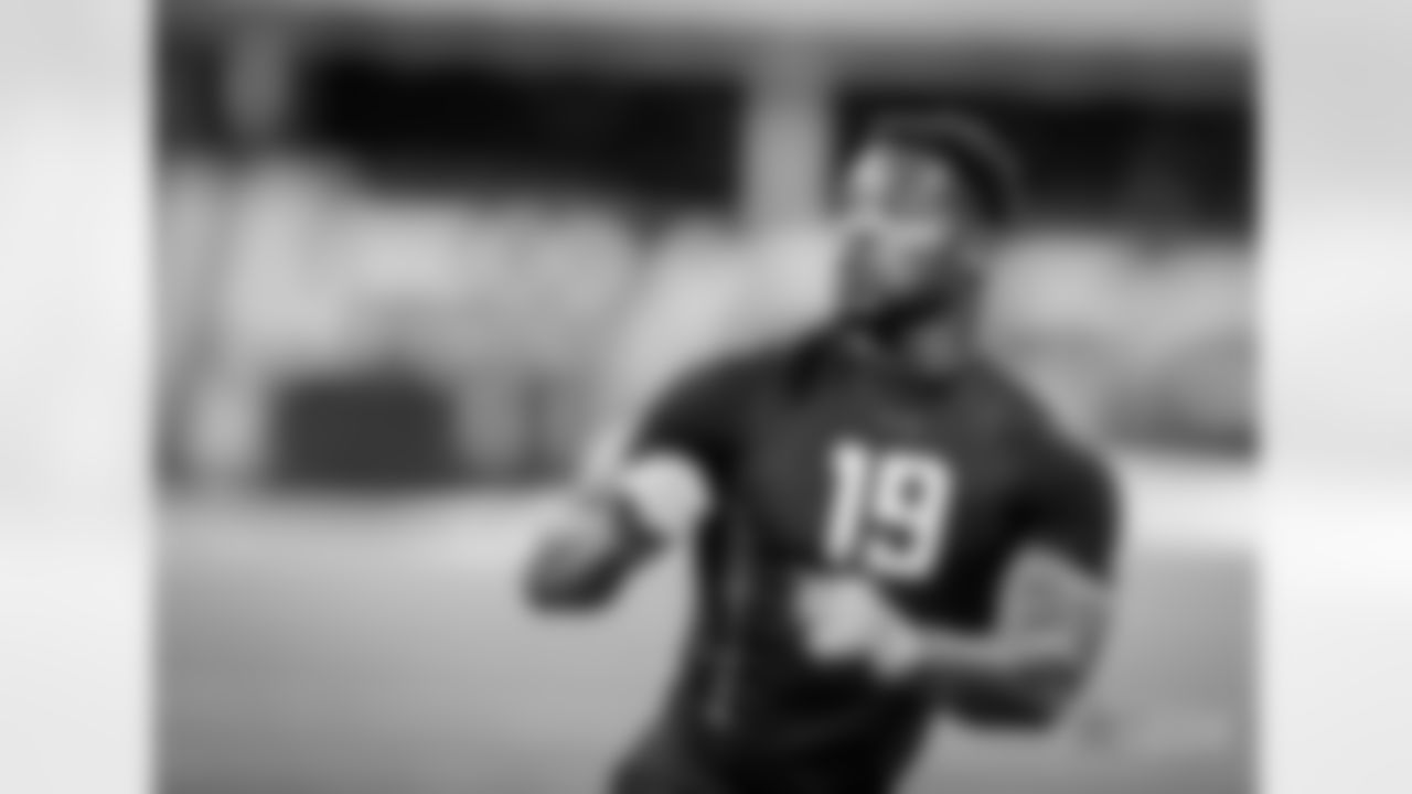 Tennessee running back John Kelly runs a drill during the NFL football scouting combine, Friday, March 2, 2018, in Indianapolis. (AP Photo/Darron Cummings)