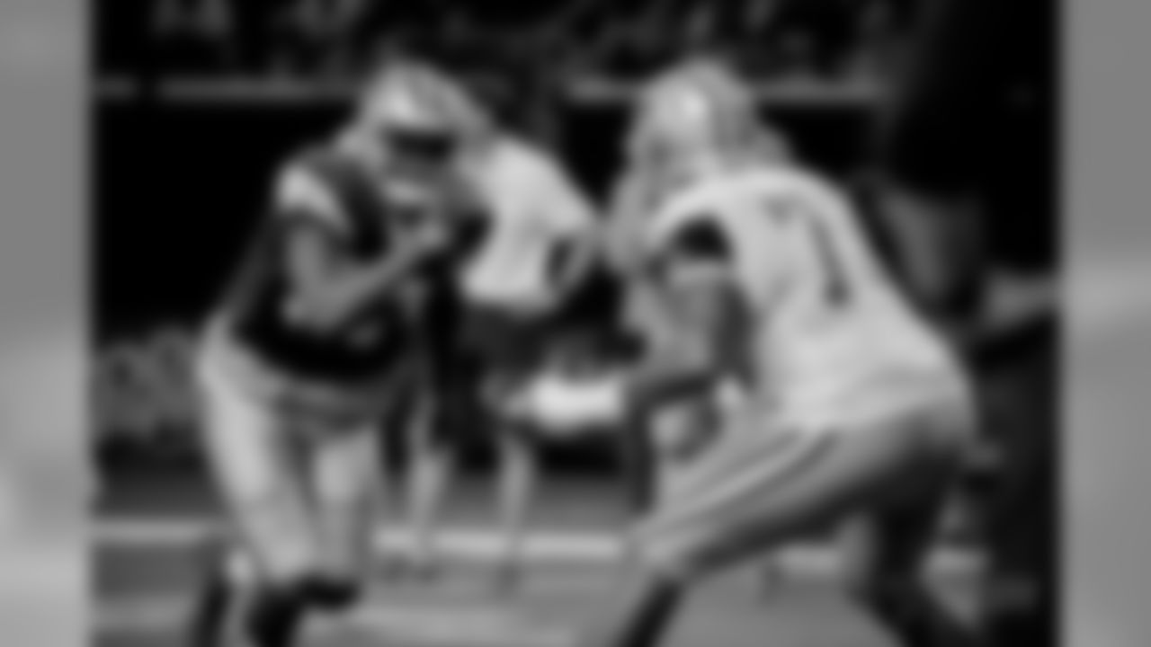 20180823_Training Camp_Taco Charlton_Selects_JJ_019269
