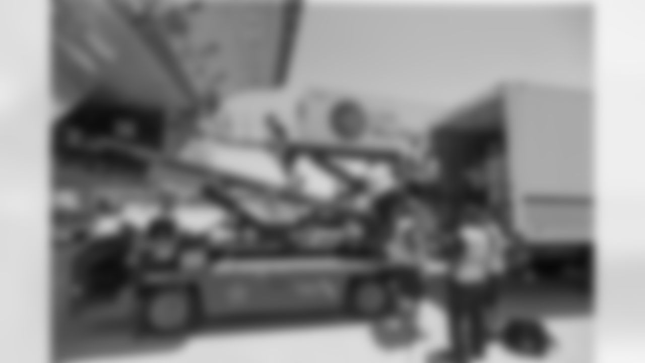 20150728_dal_dfw_luggage_truck03.jpg