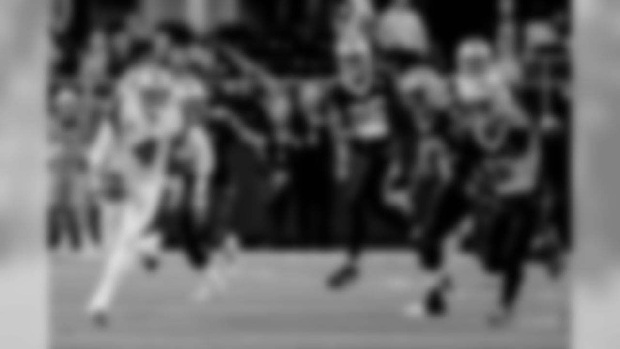Dallas Cowboys quarterback Dak Prescott (4) scramble against the New Orleans Saints in the first half of an NFL football game, in Arlington, Texas, Thursday, Nov. 29, 2018. (AP Photo/Ron Jenkins)