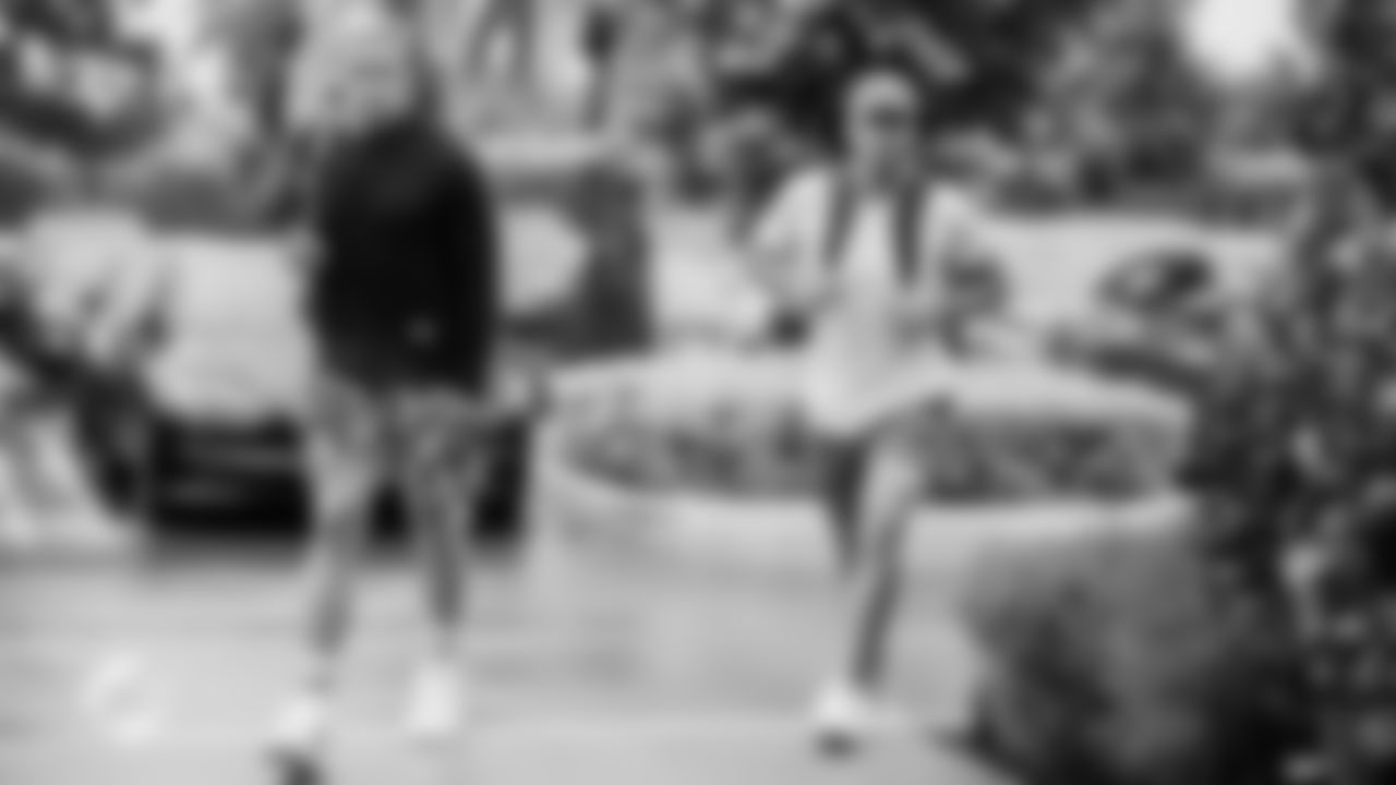 220726-TrainingCampArrivals-BA012
