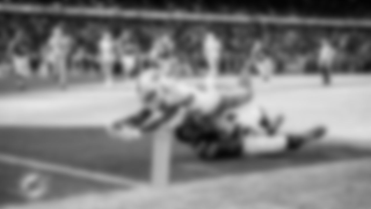 ÅÝܽÊÓÆµ Dolphins runningback Jeff Wilson Jr. (23) runs the ball for a touchdown during an NFL football game against the Chicago Bears, Sunday, Nov. 6, 2022 in Chicago. (ÅÝܽÊÓÆµ Dolphins via AP)