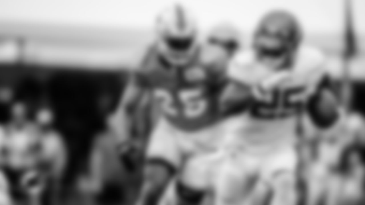 220811-TrainingCampJointPracticeBucs-BA051