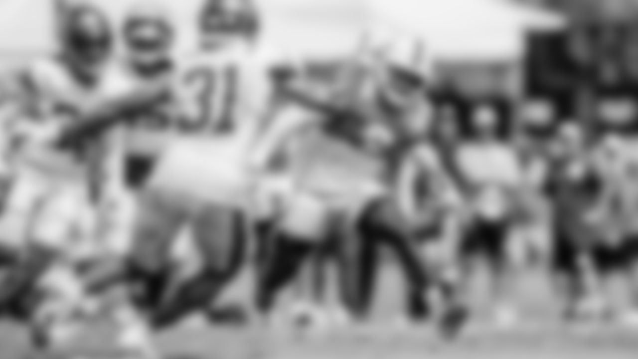 220810-TrainingCampJointPracticeBucs-BA030-2