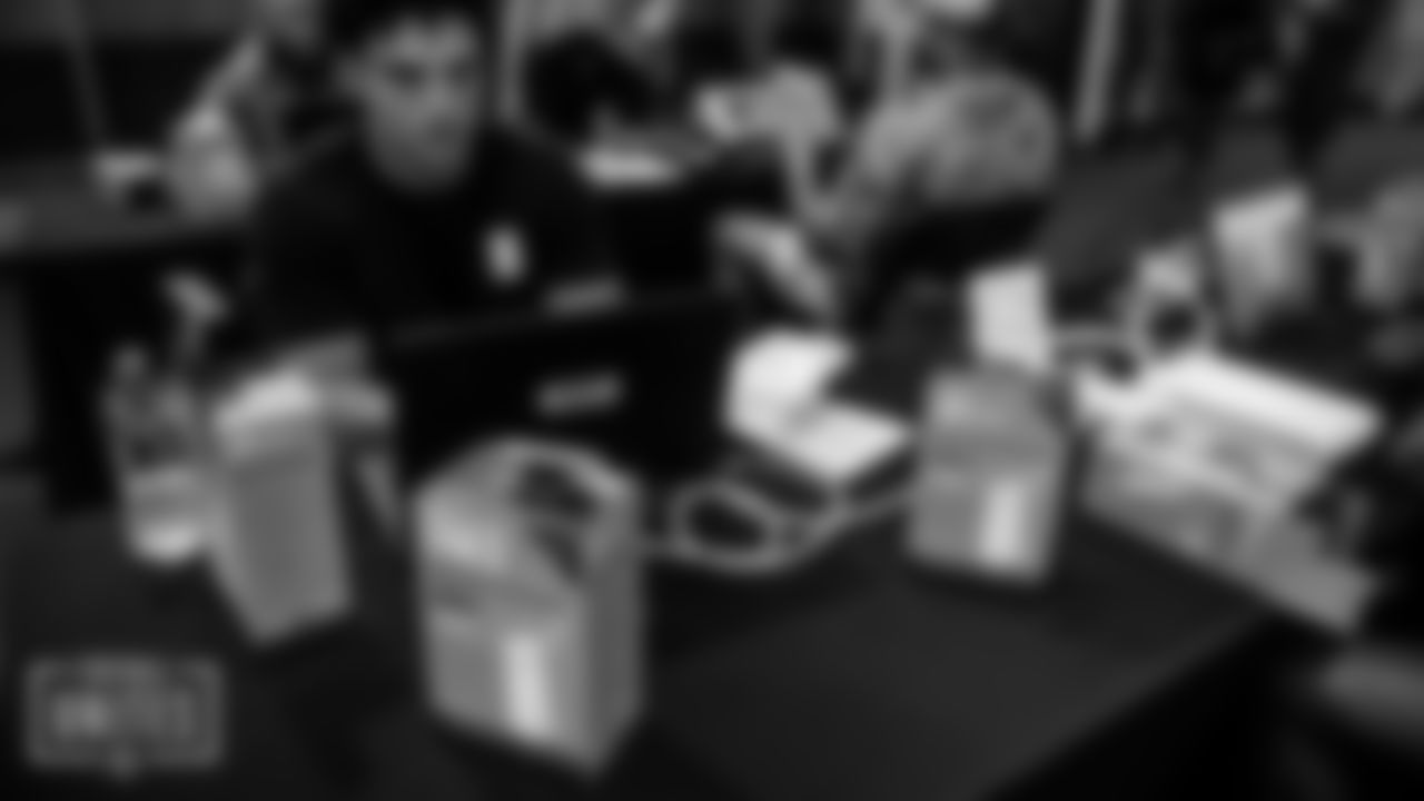 \15 during the Social Justice Committee helps build and configure WiFi adapters with Palm Beach School representatives Monday, Oct. 11, 2021, in Miami Gardens, Fla. (Peter McMahon/Miami Dolphins)