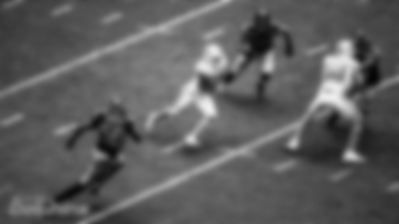 Runningback Matt Breida (22) runs the ball during a Week 4 NFL football game against the Seattle Seahawks on Sunday, October 4th, 2020 at Hard Rock Stadium in Miami Gardens, FL. (Miami Dolphins)