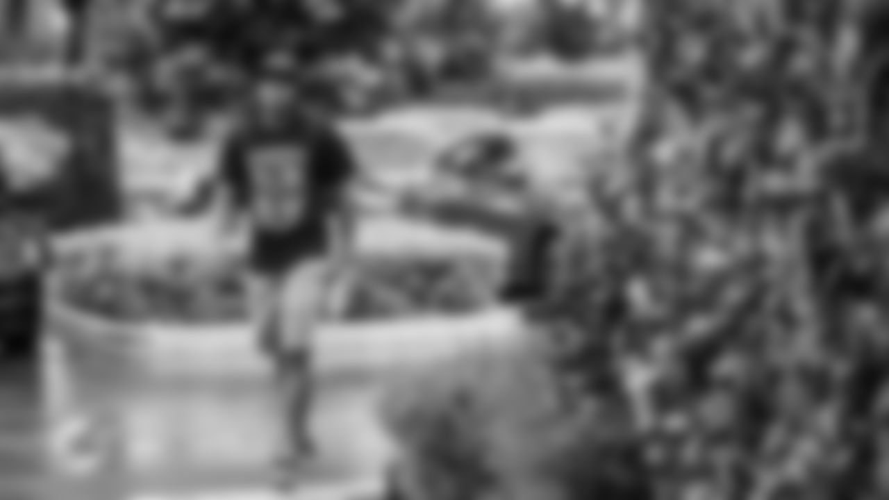 220726-TrainingCampArrivals-BA011