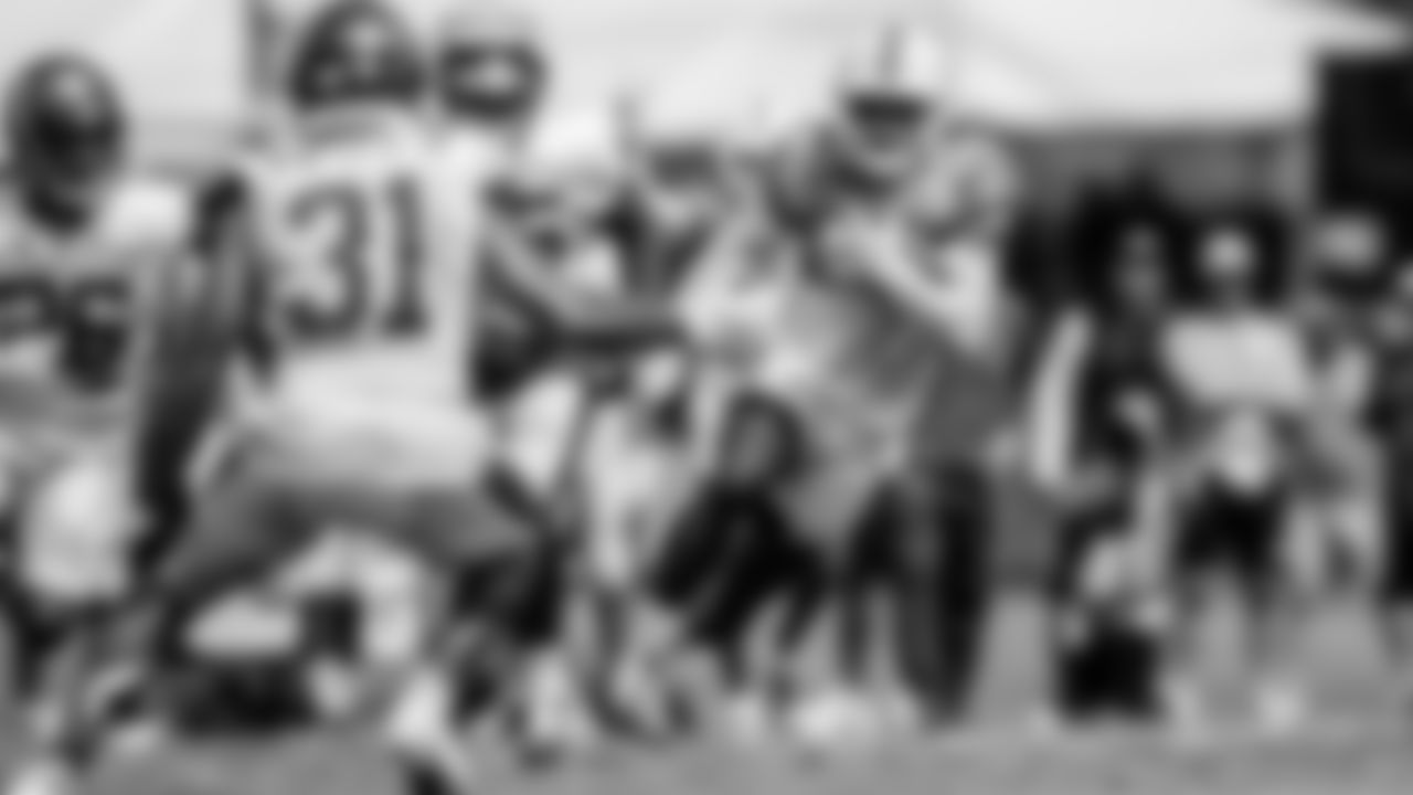220810-TrainingCampJointPracticeBucs-BA029-2