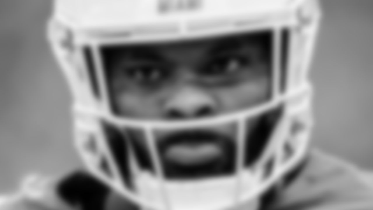 Miami Dolphins linebacker Elandon Roberts (52) looks on during an NFL football game against the New York Jets Sunday, Jan. 8th, 2023 in Miami Gardens, Fla. (Peter McMahon/Miami Dolphins)