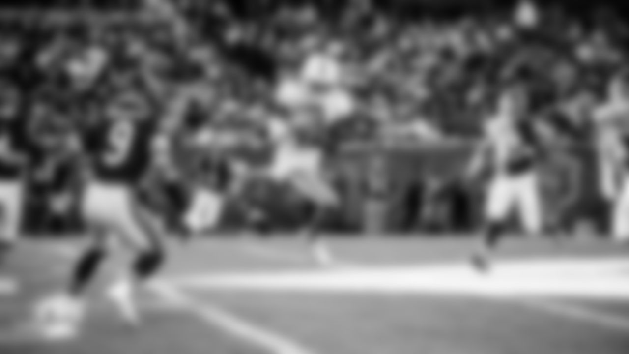 ÅÝܽÊÓÆµ Dolphins wide receiver Jaylen Waddle (17) makes a catch for a touchdown during an NFL football game against the Chicago Bears, Sunday, Nov. 6, 2022 in Chicago. (ÅÝܽÊÓÆµ Dolphins via AP)