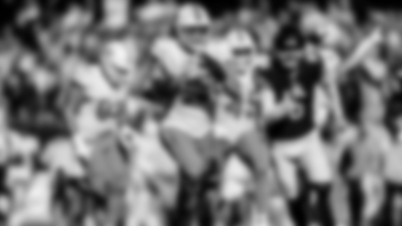 ÅÝܽÊÓÆµ Dolphins linebacker Andrew Van Ginkel (43) returns a blocked punt for a touchdown during an NFL football game against the Chicago Bears, Sunday, Nov. 6, 2022 in Chicago. (ÅÝܽÊÓÆµ Dolphins via AP)