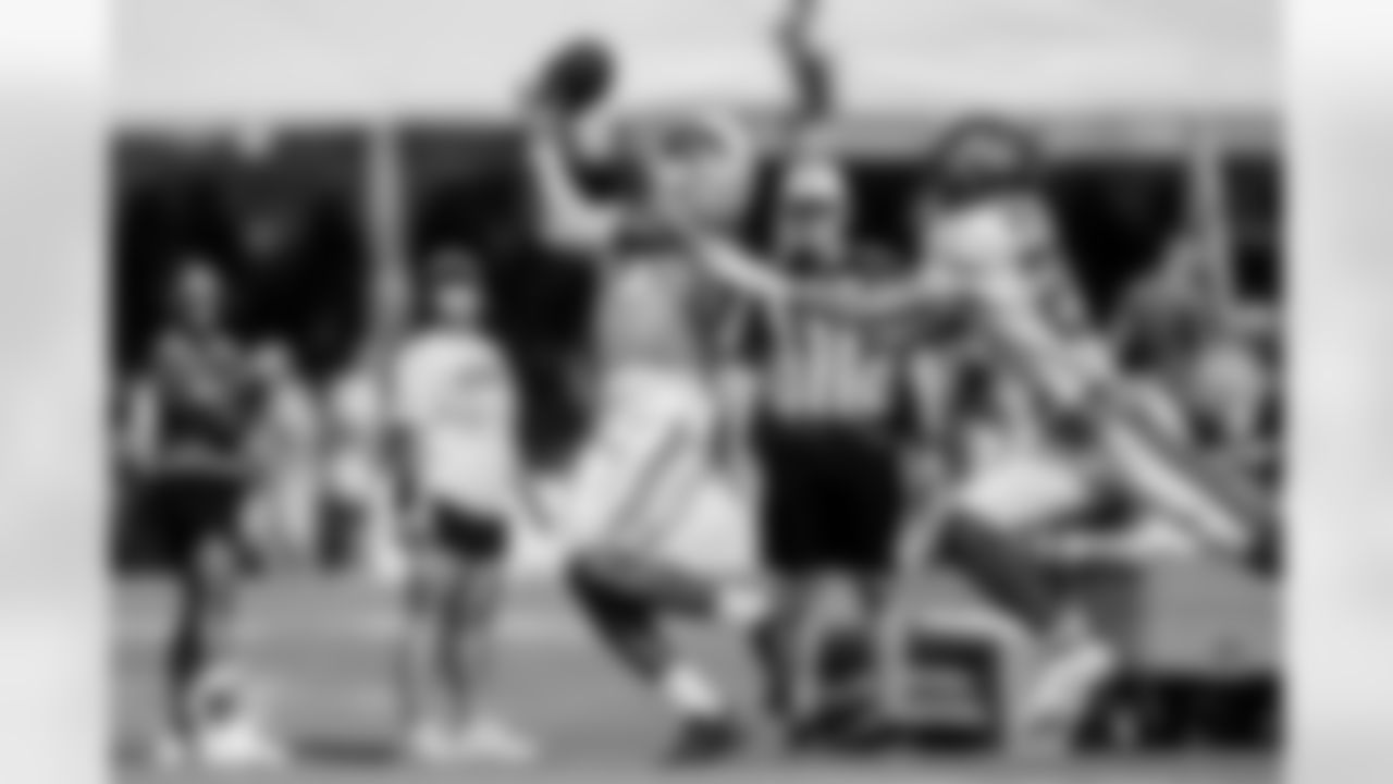 220810-TrainingCampJointPracticeBucs-BA019-2