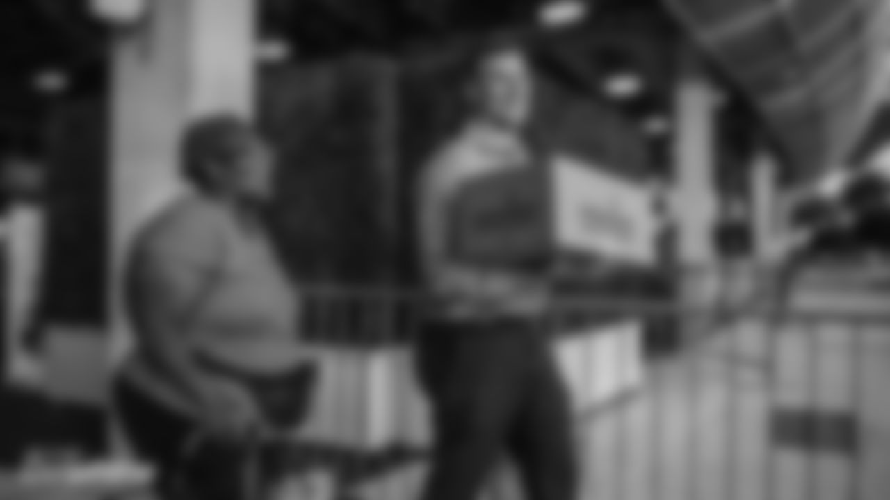 112619-ThanksgivingTurkeyGiveaway-pm193