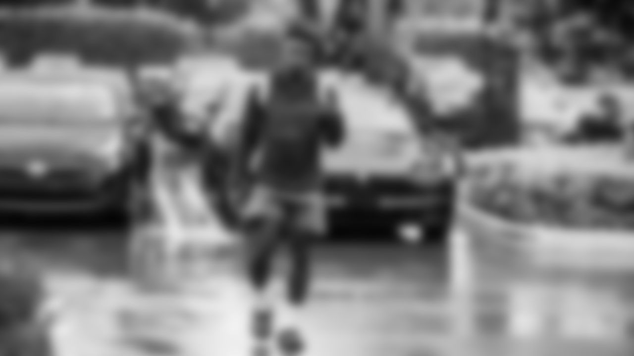 220726-TrainingCampArrivals-BA005