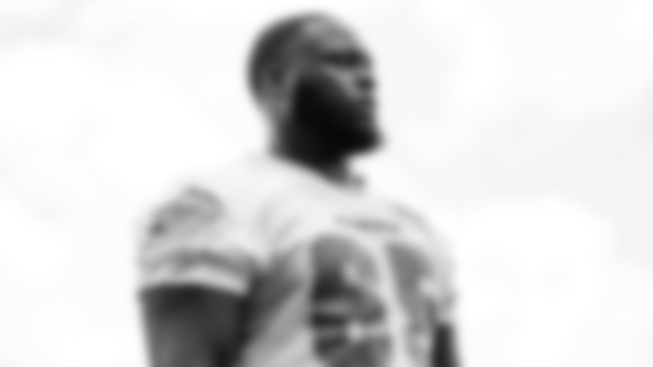 Miami Dolphins guard Robert Jones