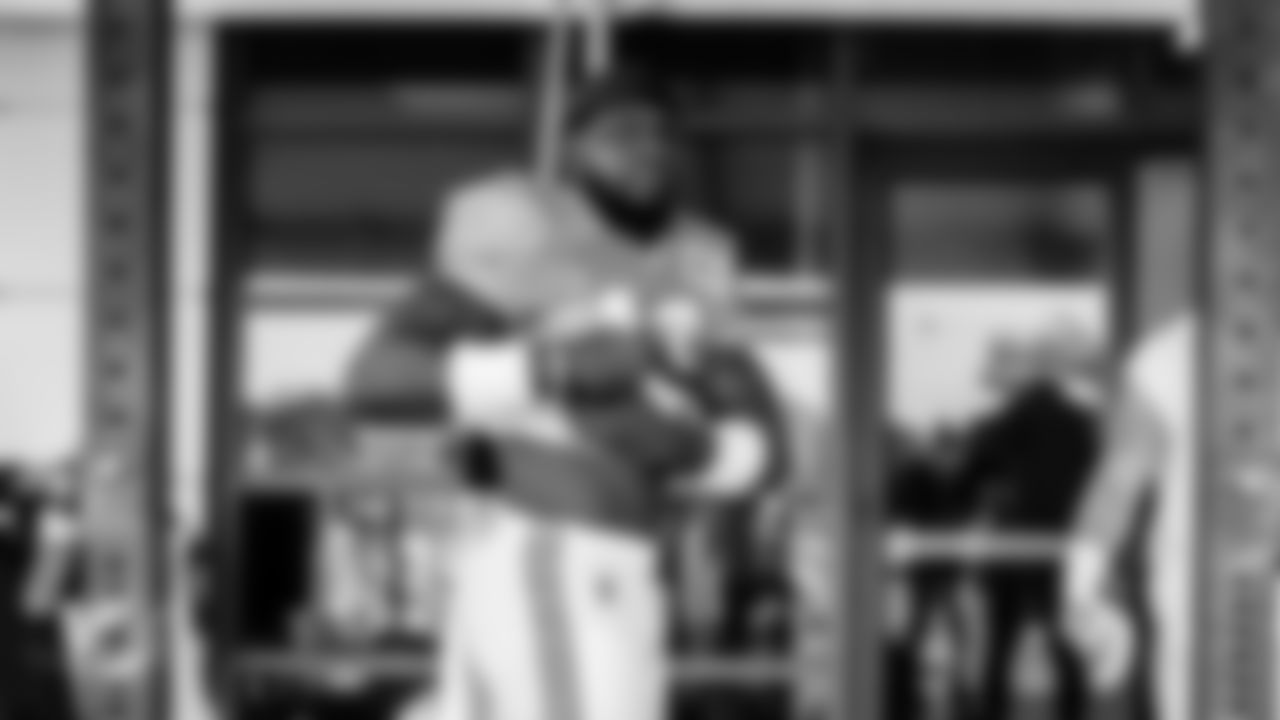 220810-TrainingCampJointPracticeBucs-BA056-2
