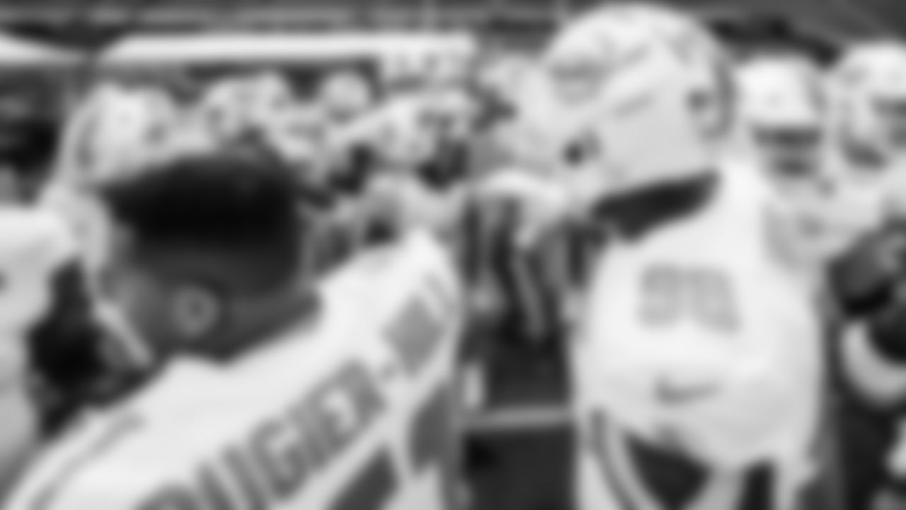 Safety Bobby McCain (28) breaks down the huddle during an NFL Football game against the New England Patriots at Gillette Stadium in Foxborough, Massachusetts on Sunday, September 13th, 2020 (Peter McMahon/Miami Dolphins)