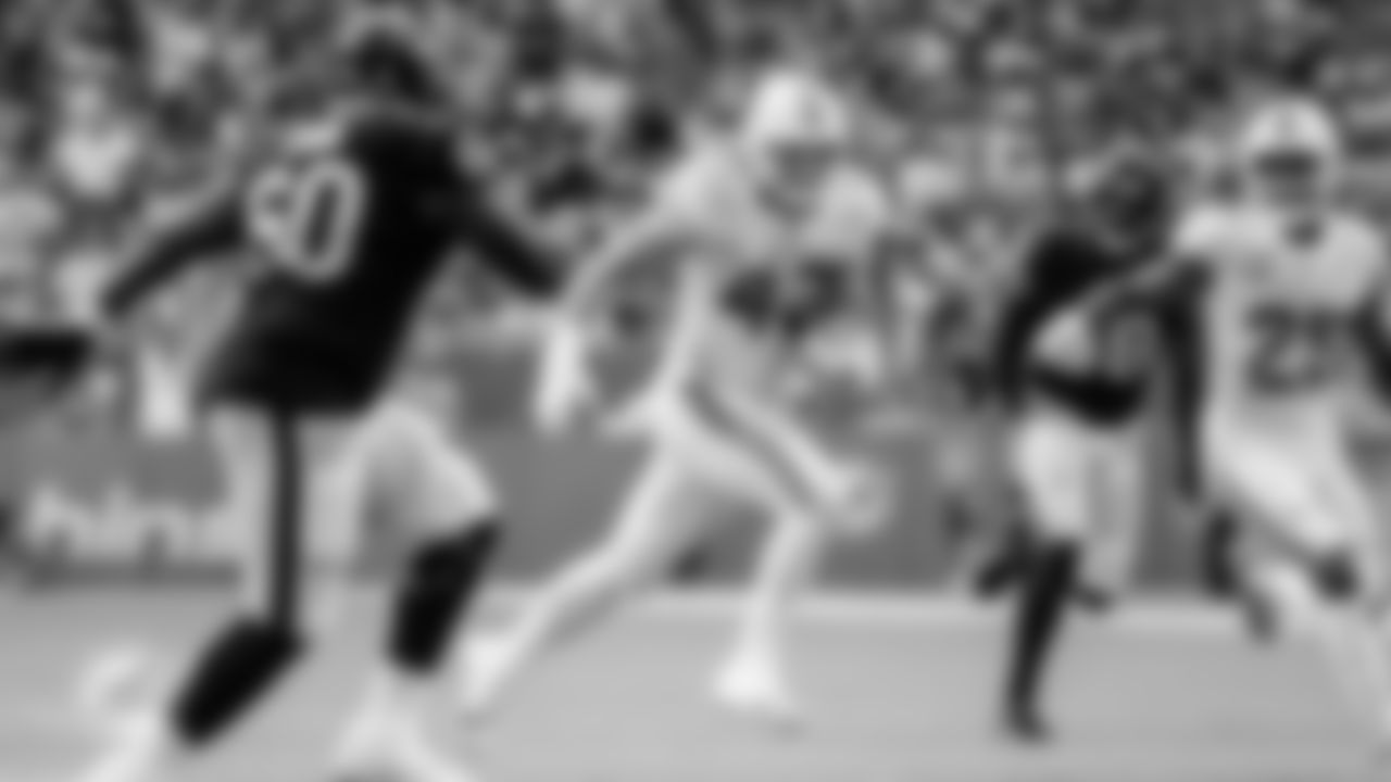 ÅÝܽÊÓÆµ Dolphins linebacker Andrew Van Ginkel (43) returns an interception during an NFL football game against the Houston Texans Sunday, November. 27th, 2022 in ÅÝܽÊÓÆµ Gardens, Fla. (Robby Illanes/ÅÝܽÊÓÆµ Dolphins)