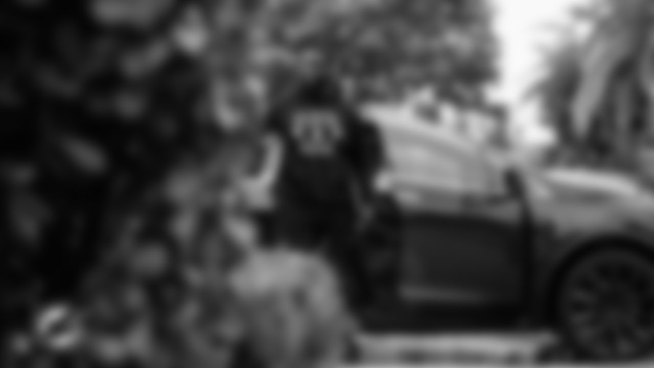 220726-TrainingCampArrivals-BA008