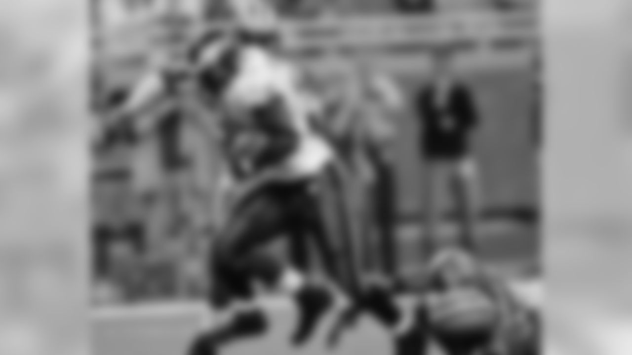 Brian Westbrook with the carry