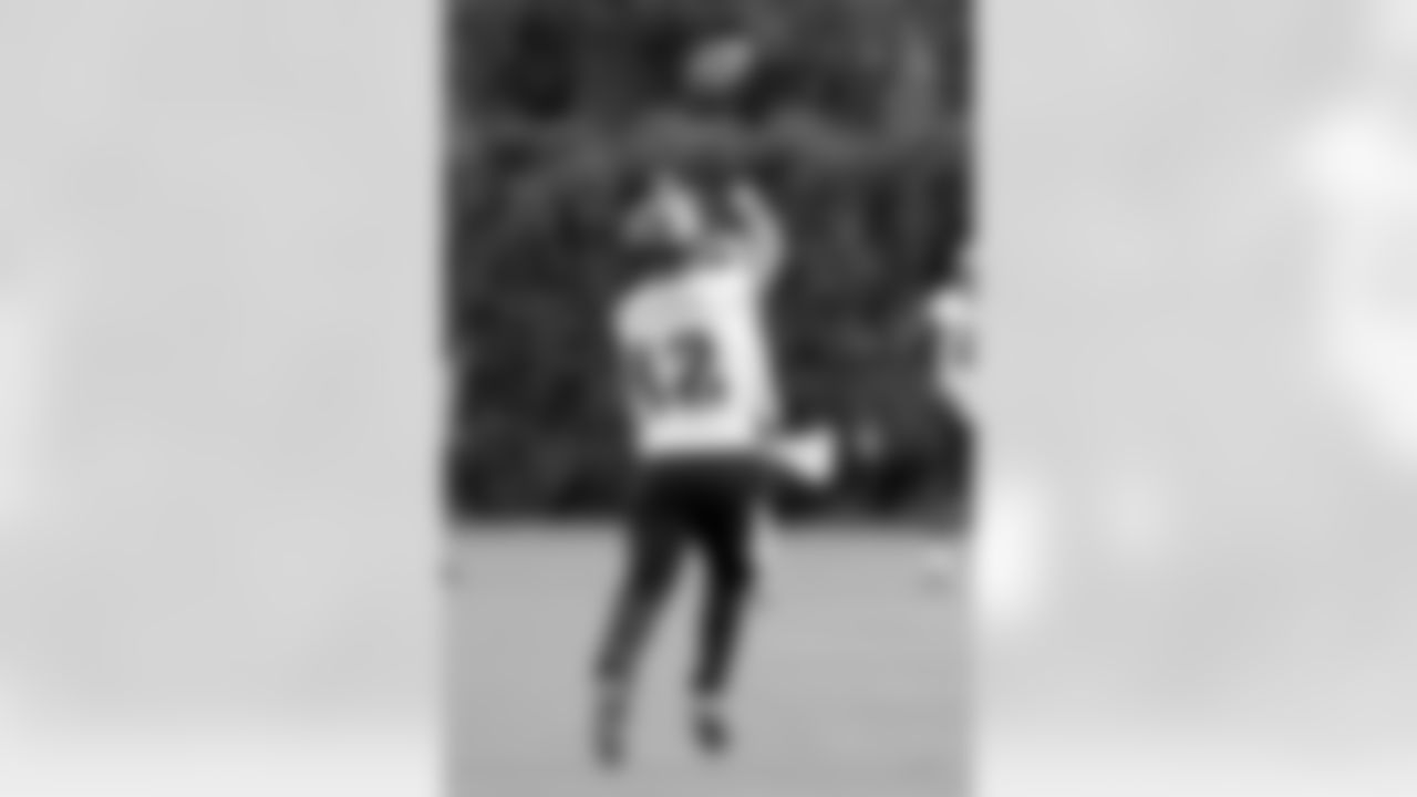 S Chris Maragos jumping up for the ball