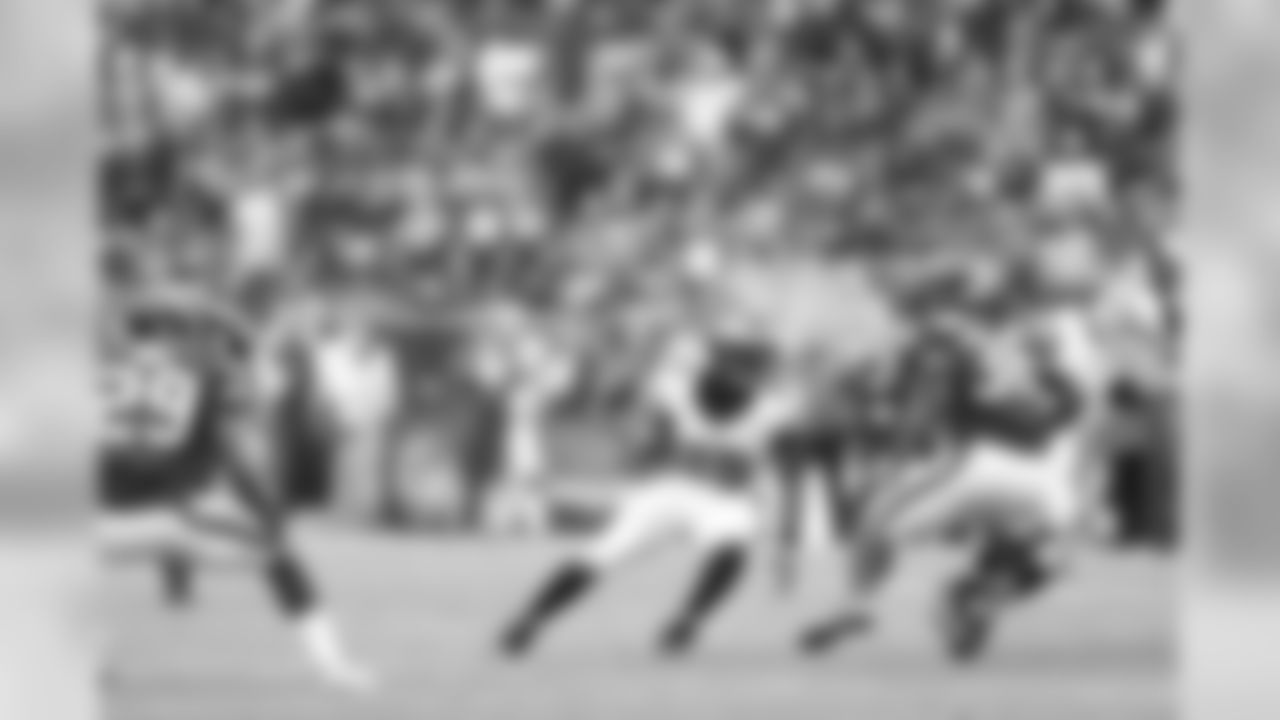 RB LeSean McCoy cutting up field