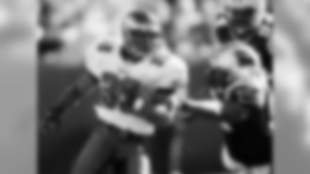 RB Brian Westbrook takes the ball into Carolina territory to set up the 25 yd field goal by K David Akers.