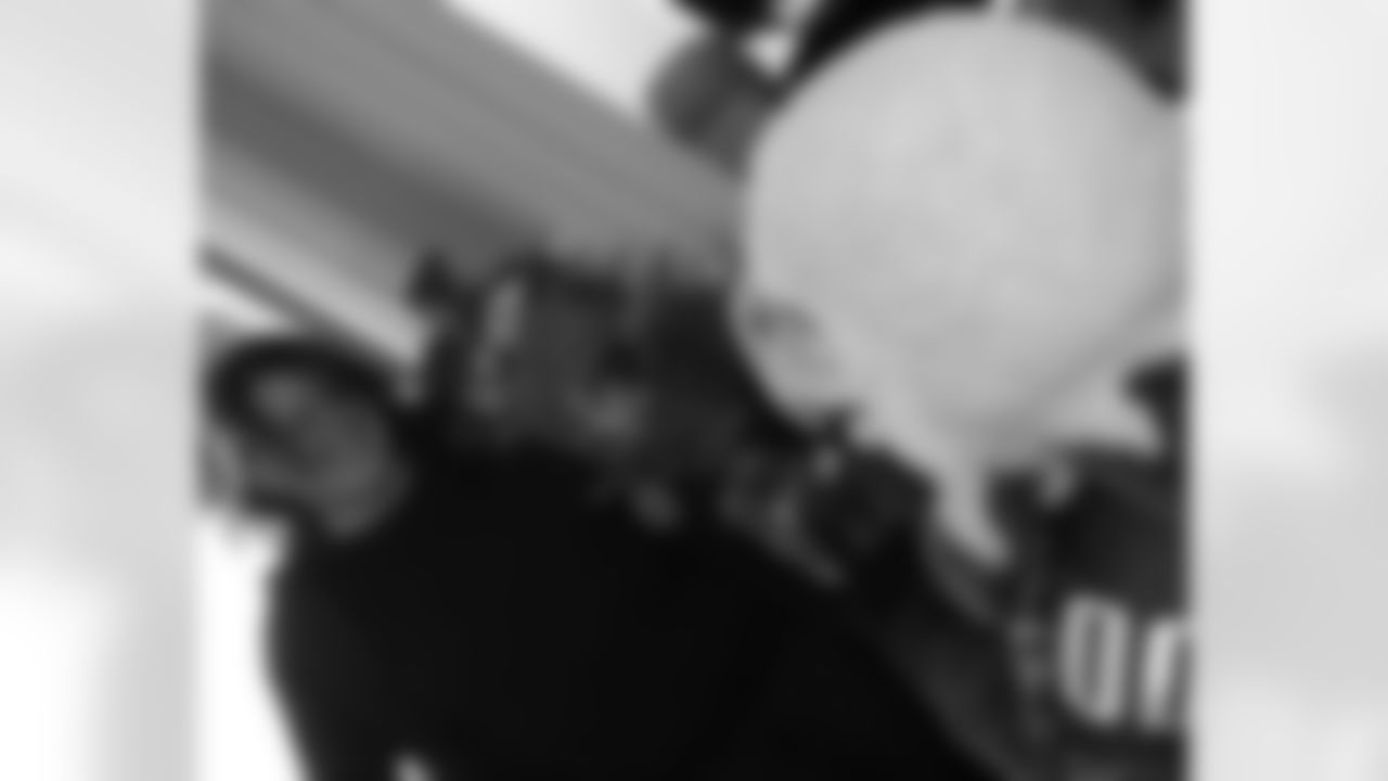 Liz Leafey gets the bouquet of roses from SWOOP