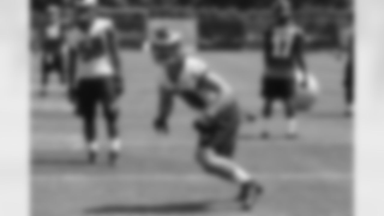 LB Kiko Alonso follows the ball