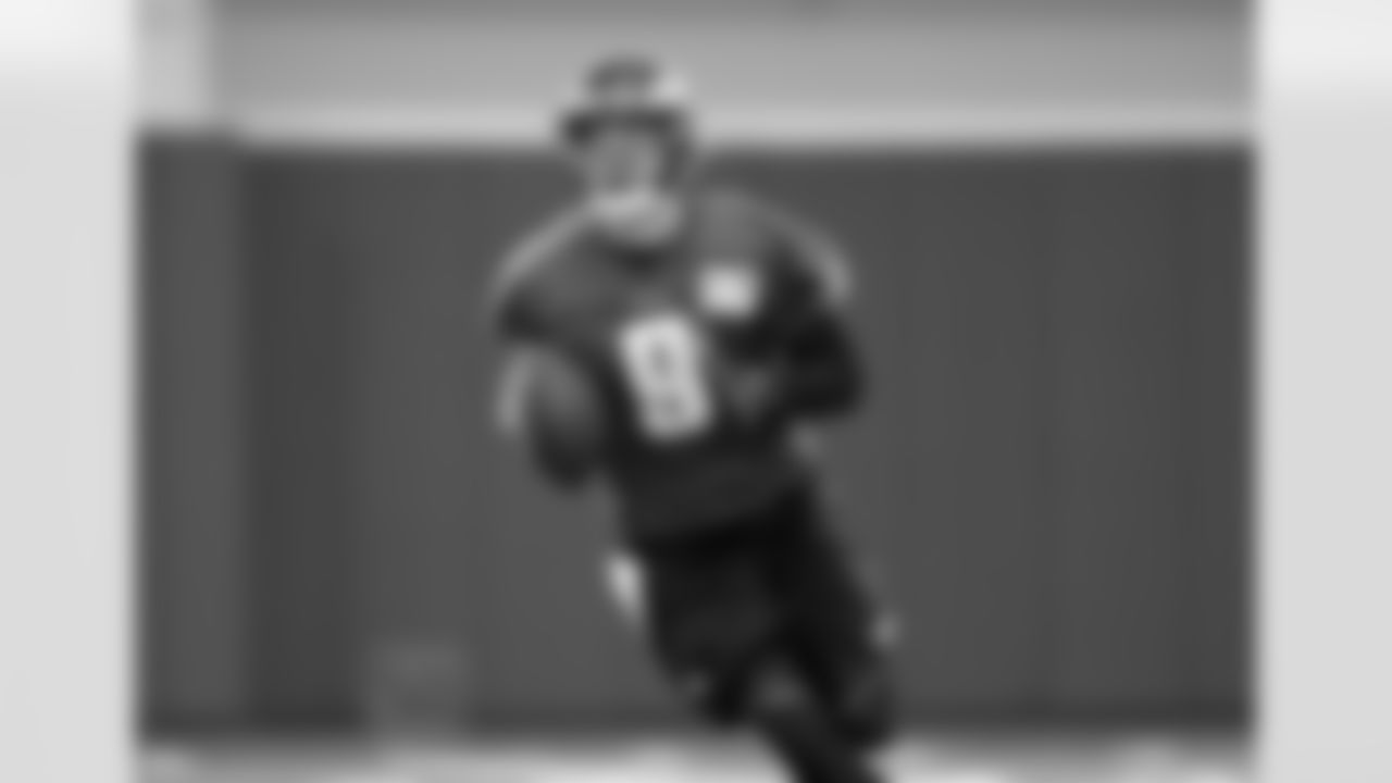 QB Nick Foles