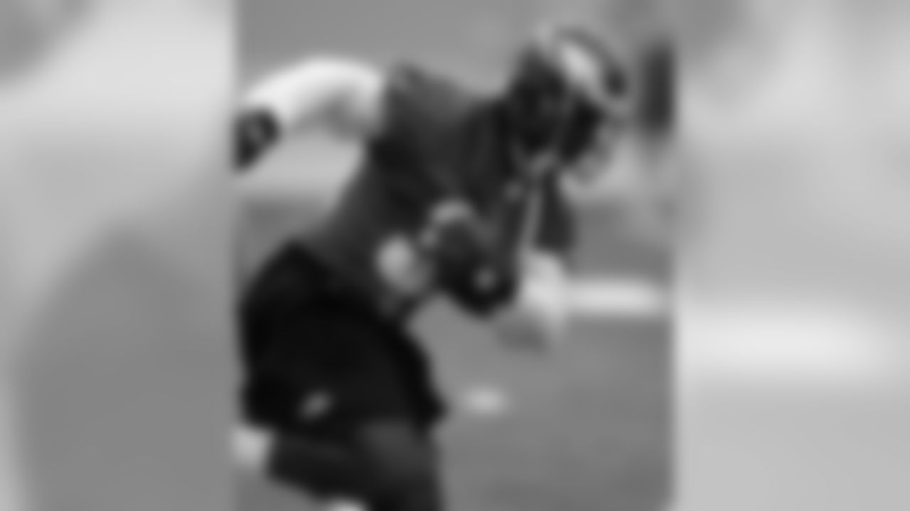 RB Brian Westbrook with a burst of speed