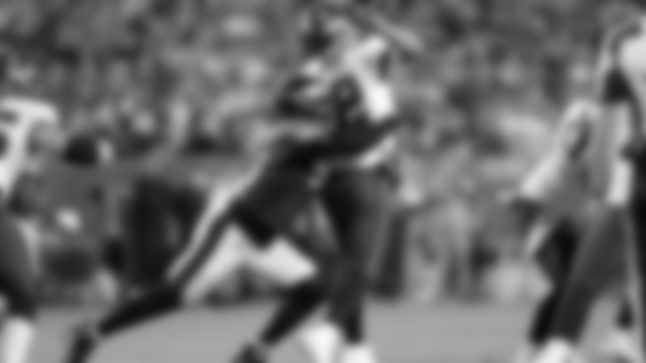 DE Derek Barnett
