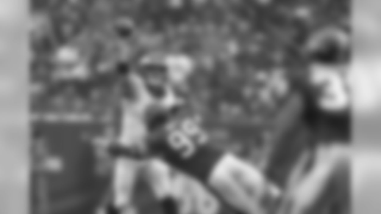 QB Mark Sanchez staying in the pocket as JJ Watt dives