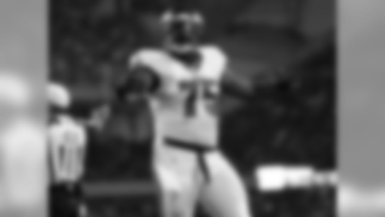 DE Vinny Curry