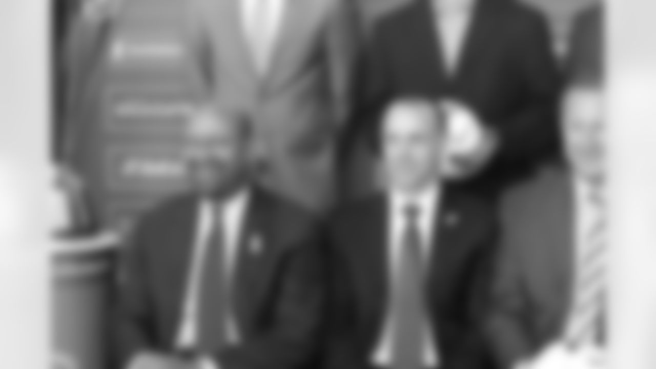 Mayor Nutter and President Smolenski during the official photo op