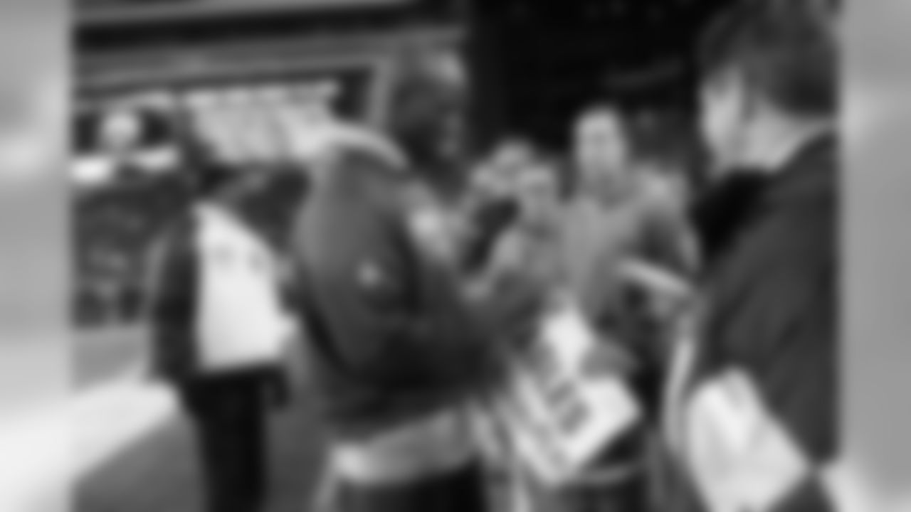 WR Jason Avant signs autographs for fans before the game