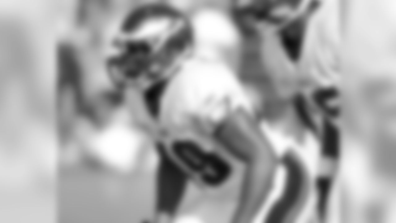 LB Jamar Chaney gets ready