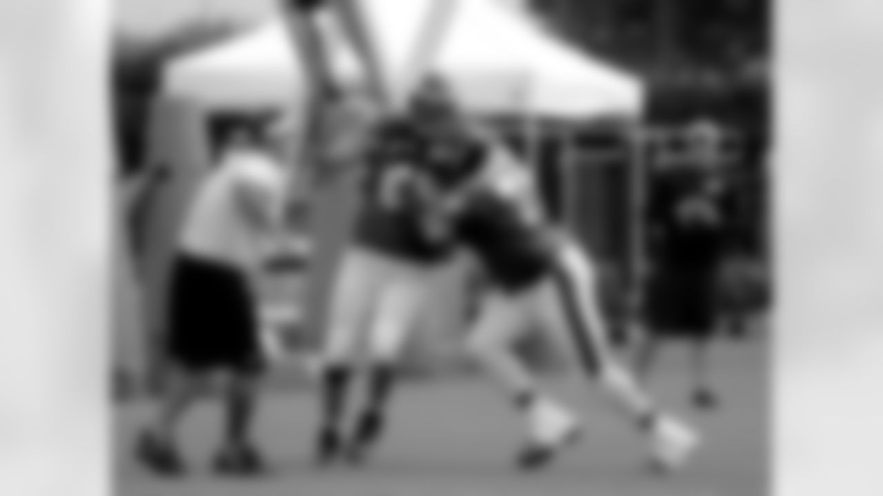 Eagles tackles put in some hard work