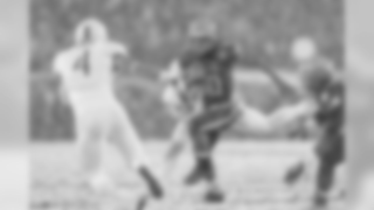 Navy QB Malcolm Perry runs with the ball, as Army DB Max Regan looks to make the tackle.